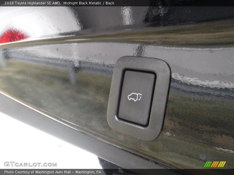 Midnight Black Metallic / Black 2018 Toyota Highlander SE AWD
