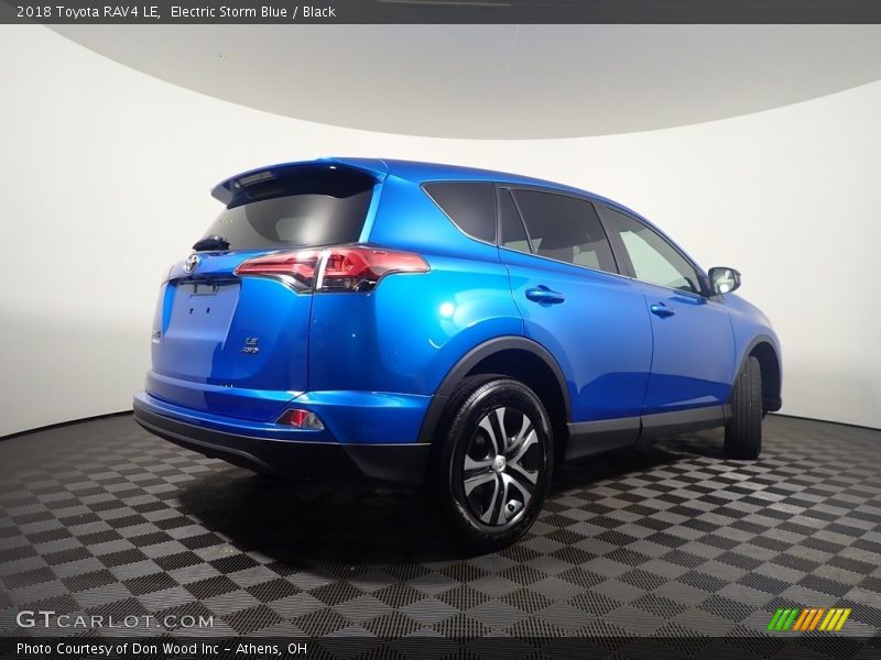 Electric Storm Blue / Black 2018 Toyota RAV4 LE