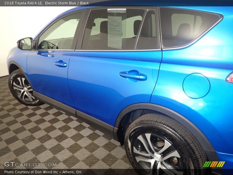 Electric Storm Blue / Black 2018 Toyota RAV4 LE