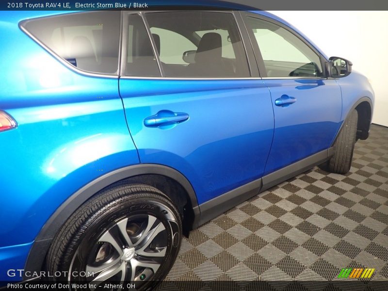 Electric Storm Blue / Black 2018 Toyota RAV4 LE