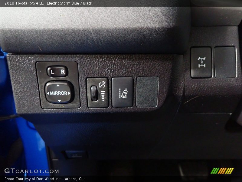 Electric Storm Blue / Black 2018 Toyota RAV4 LE