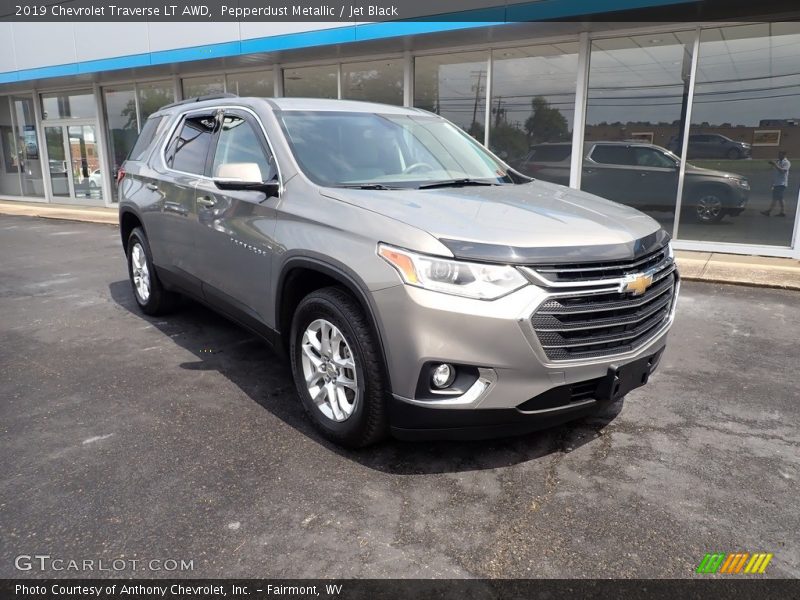 Pepperdust Metallic / Jet Black 2019 Chevrolet Traverse LT AWD