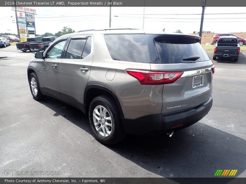 Pepperdust Metallic / Jet Black 2019 Chevrolet Traverse LT AWD