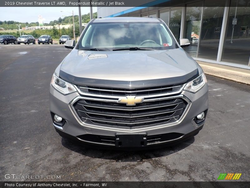 Pepperdust Metallic / Jet Black 2019 Chevrolet Traverse LT AWD
