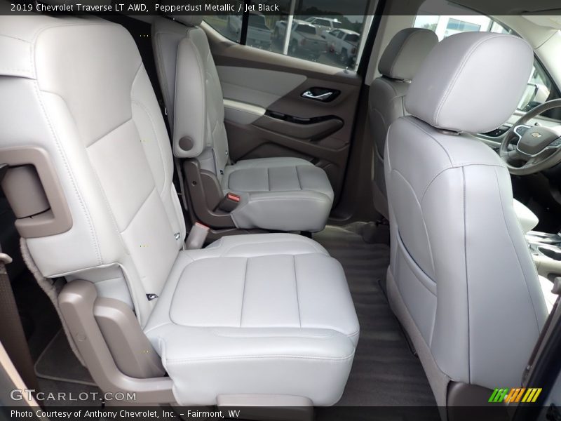 Pepperdust Metallic / Jet Black 2019 Chevrolet Traverse LT AWD