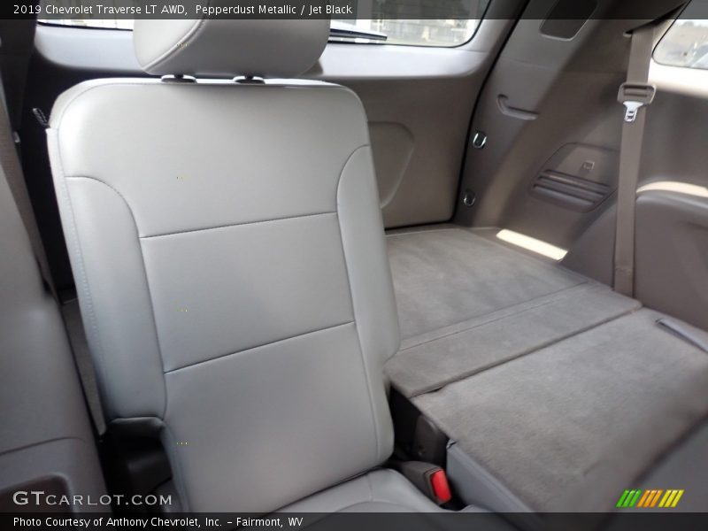 Pepperdust Metallic / Jet Black 2019 Chevrolet Traverse LT AWD