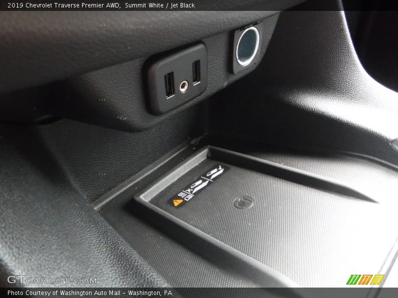 Summit White / Jet Black 2019 Chevrolet Traverse Premier AWD