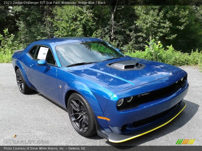 Front 3/4 View of 2021 Challenger R/T Scat Pack Widebody