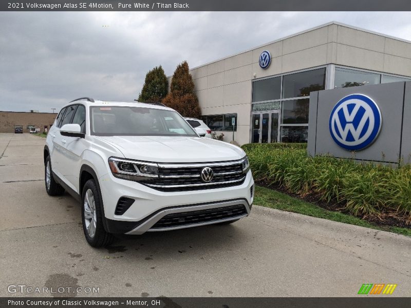 Pure White / Titan Black 2021 Volkswagen Atlas SE 4Motion