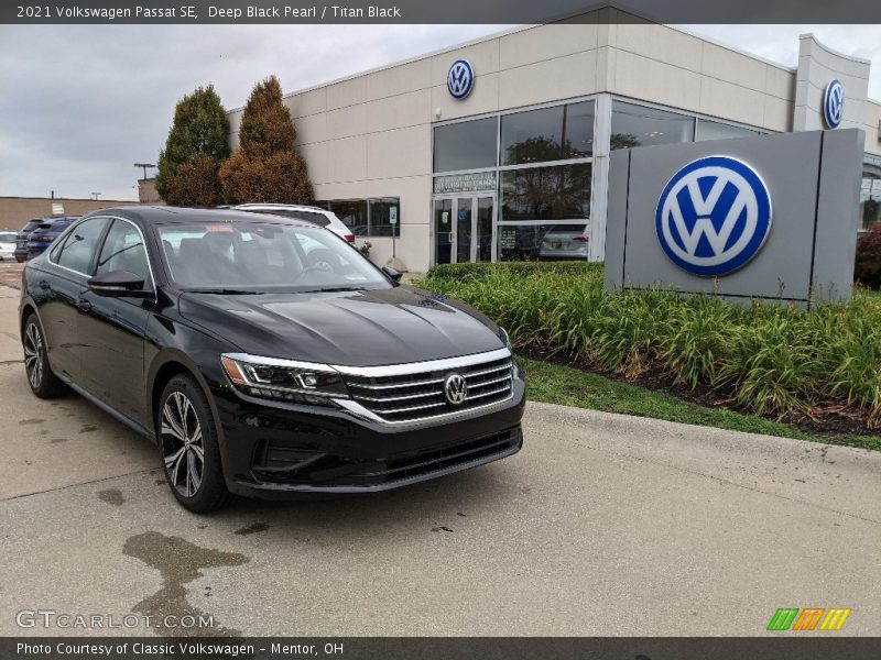 Deep Black Pearl / Titan Black 2021 Volkswagen Passat SE
