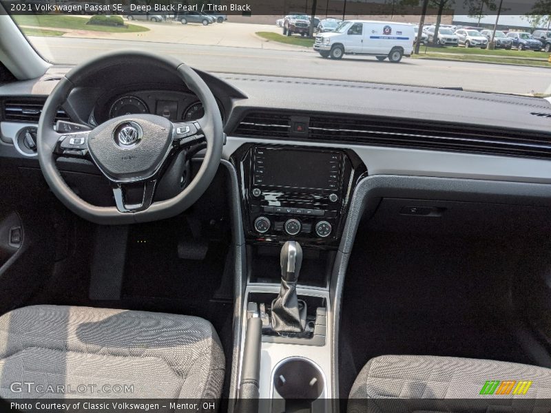 Deep Black Pearl / Titan Black 2021 Volkswagen Passat SE