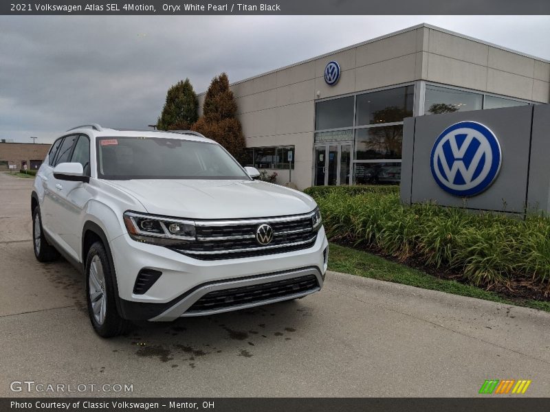 Front 3/4 View of 2021 Atlas SEL 4Motion