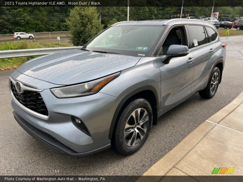 Front 3/4 View of 2021 Highlander XLE AWD