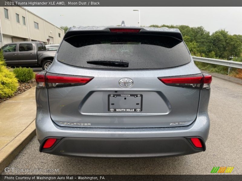 Moon Dust / Black 2021 Toyota Highlander XLE AWD