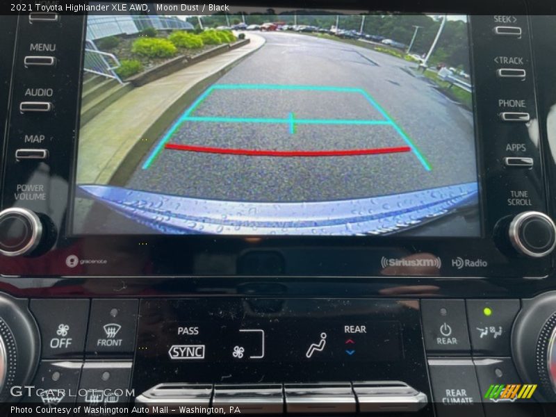 Moon Dust / Black 2021 Toyota Highlander XLE AWD