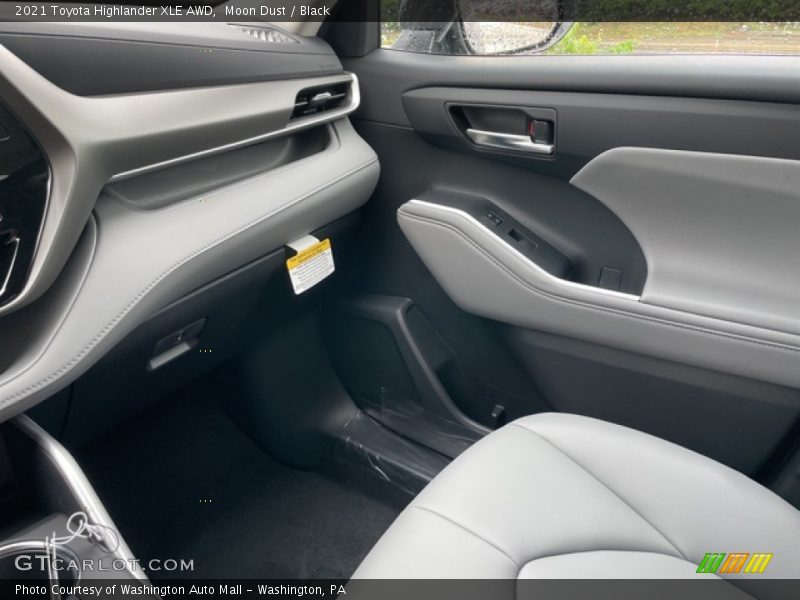 Moon Dust / Black 2021 Toyota Highlander XLE AWD
