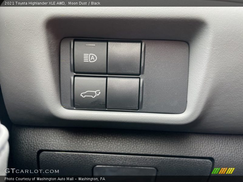 Moon Dust / Black 2021 Toyota Highlander XLE AWD