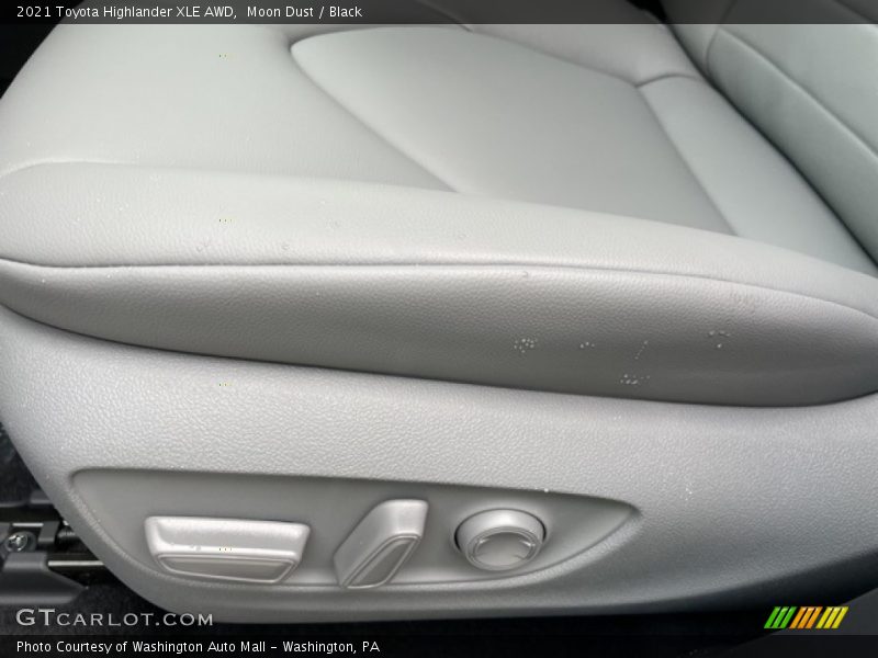 Moon Dust / Black 2021 Toyota Highlander XLE AWD