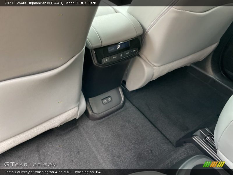 Moon Dust / Black 2021 Toyota Highlander XLE AWD