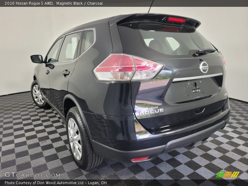 Magnetic Black / Charcoal 2016 Nissan Rogue S AWD