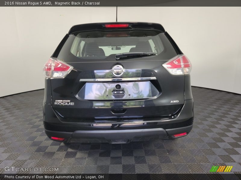Magnetic Black / Charcoal 2016 Nissan Rogue S AWD