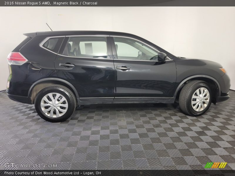 Magnetic Black / Charcoal 2016 Nissan Rogue S AWD