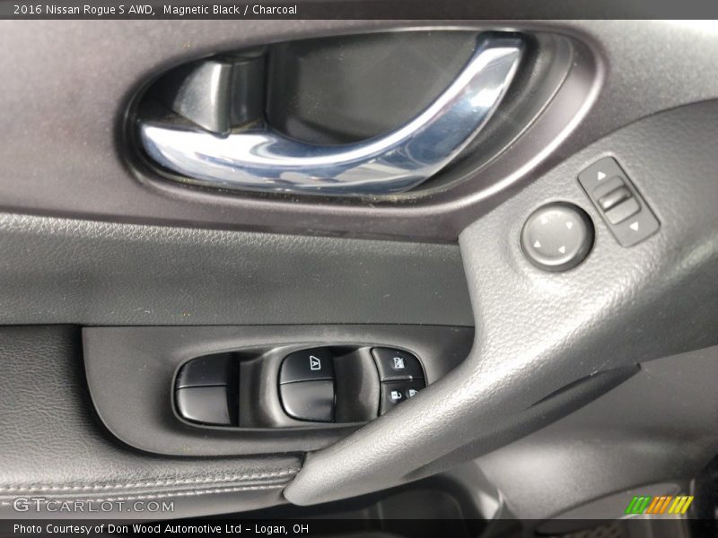 Magnetic Black / Charcoal 2016 Nissan Rogue S AWD