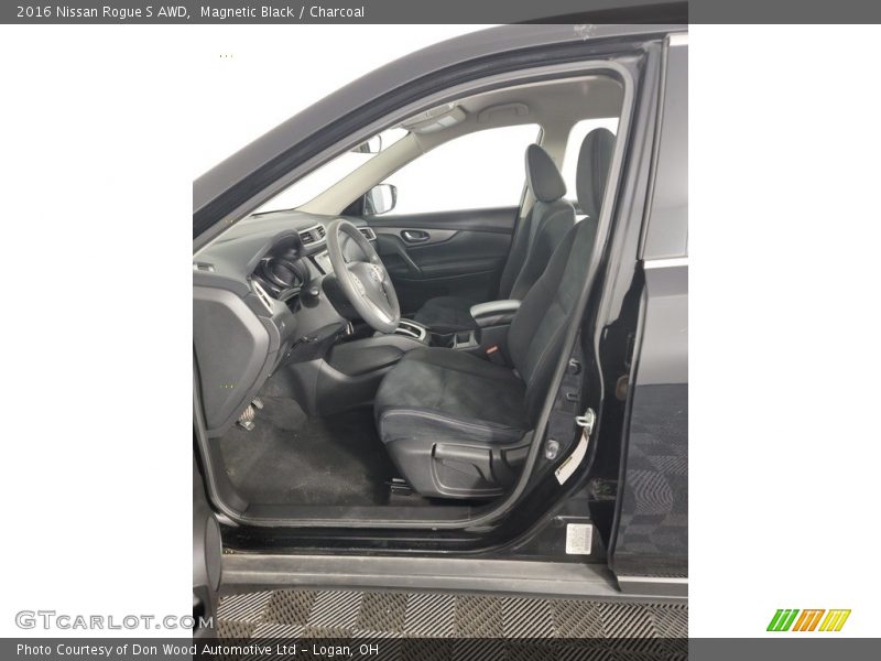 Magnetic Black / Charcoal 2016 Nissan Rogue S AWD