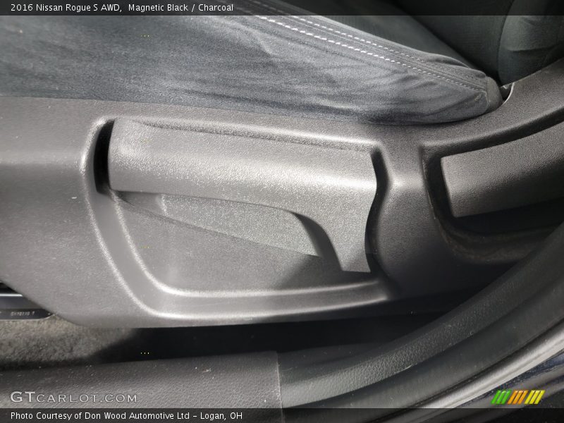 Magnetic Black / Charcoal 2016 Nissan Rogue S AWD