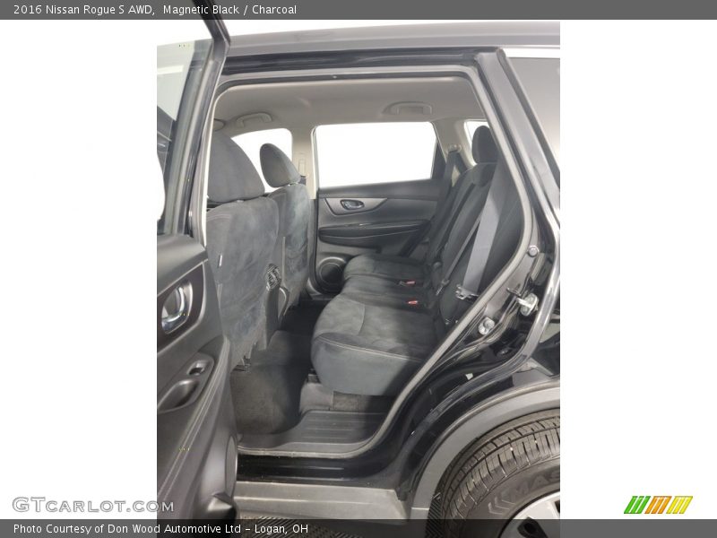 Magnetic Black / Charcoal 2016 Nissan Rogue S AWD