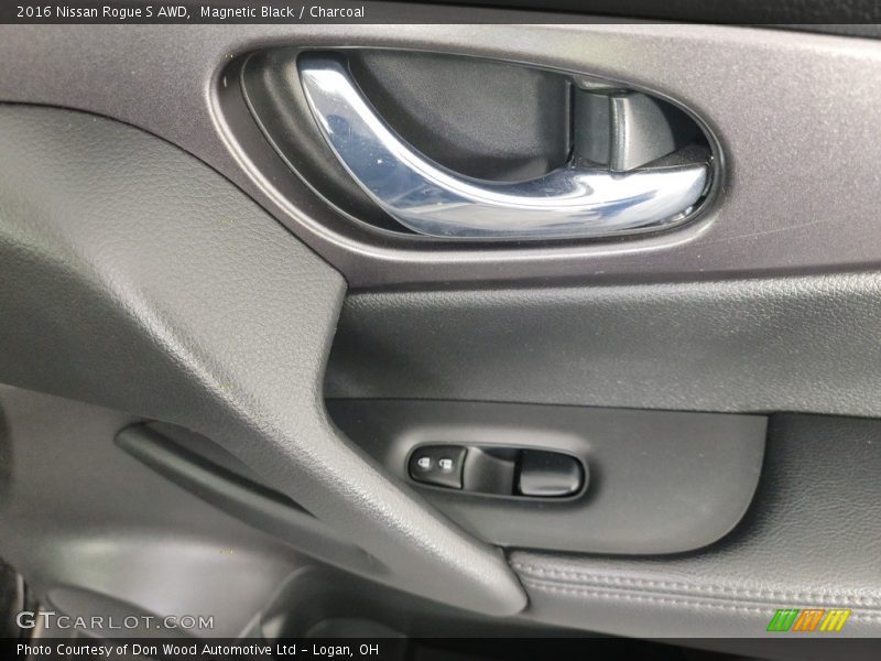 Magnetic Black / Charcoal 2016 Nissan Rogue S AWD