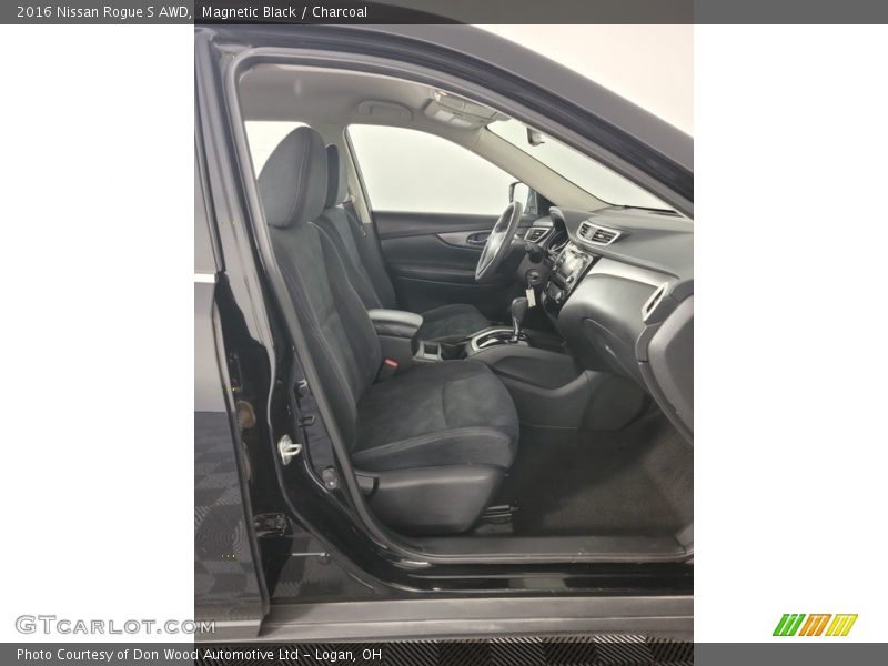 Magnetic Black / Charcoal 2016 Nissan Rogue S AWD