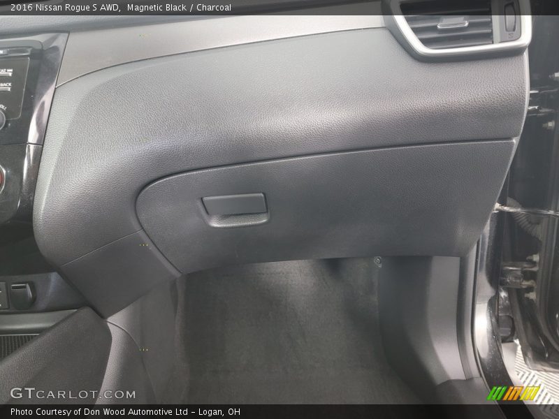 Magnetic Black / Charcoal 2016 Nissan Rogue S AWD