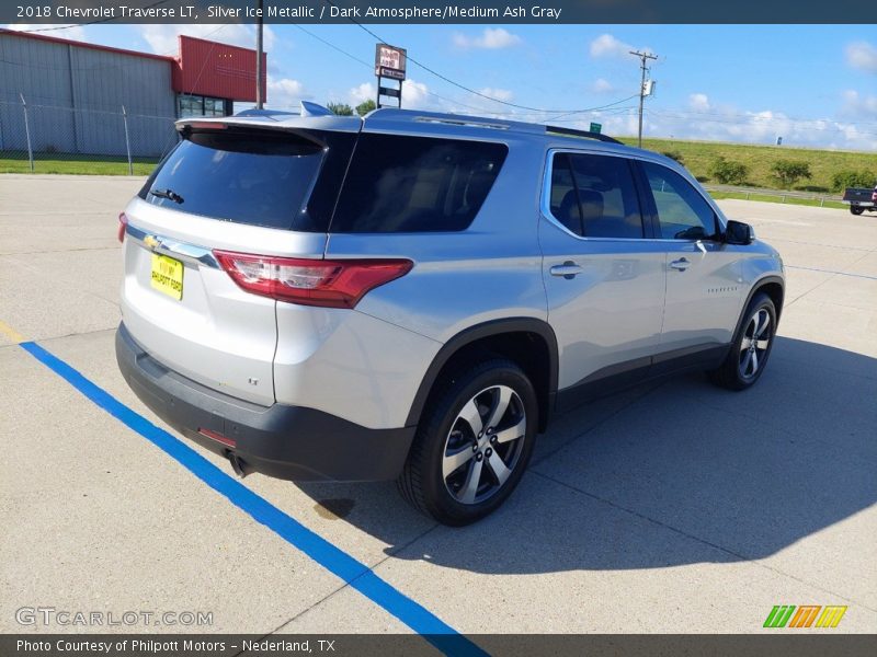 Silver Ice Metallic / Dark Atmosphere/Medium Ash Gray 2018 Chevrolet Traverse LT