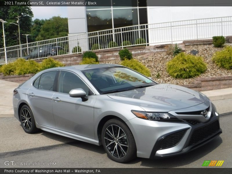 Front 3/4 View of 2021 Camry SE
