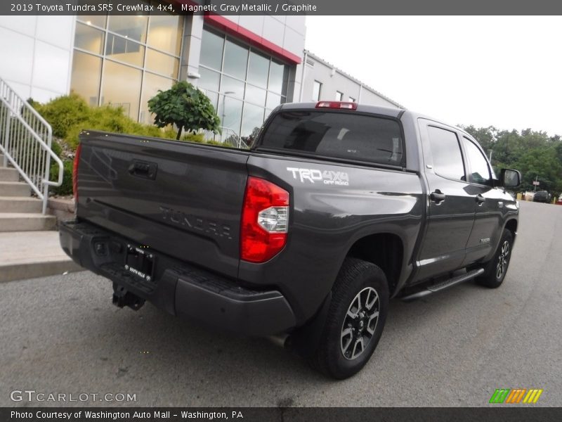 Magnetic Gray Metallic / Graphite 2019 Toyota Tundra SR5 CrewMax 4x4