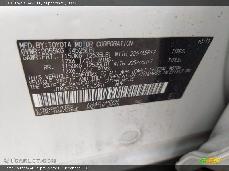 Super White / Black 2016 Toyota RAV4 LE