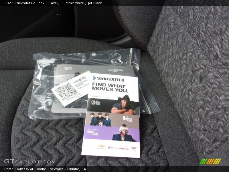 Summit White / Jet Black 2022 Chevrolet Equinox LT AWD