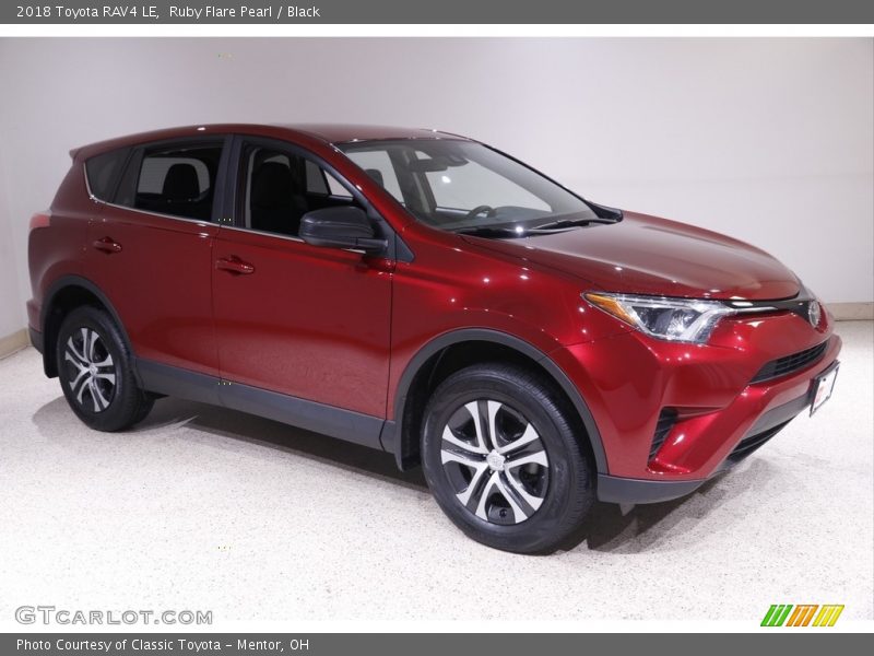 Ruby Flare Pearl / Black 2018 Toyota RAV4 LE