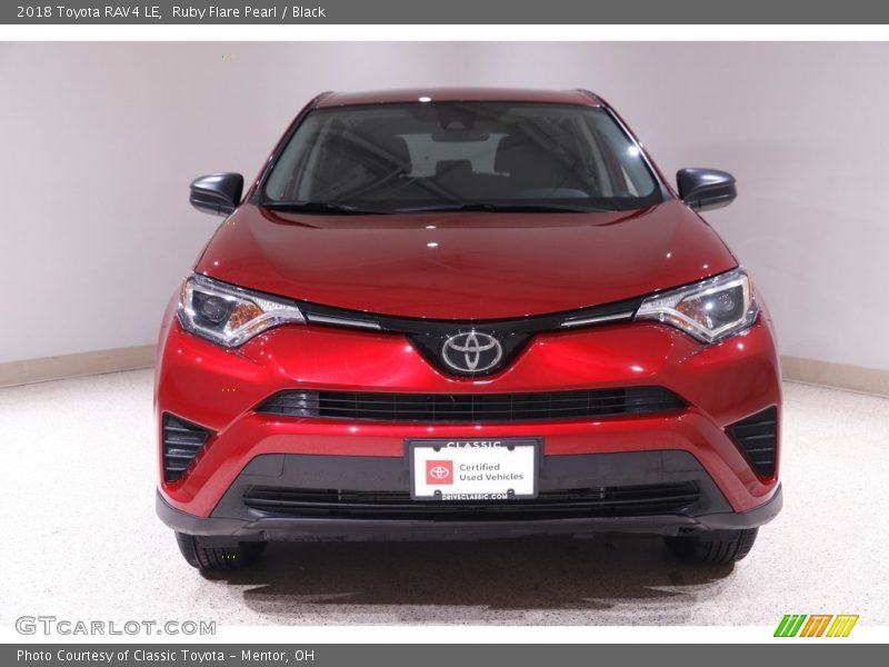 Ruby Flare Pearl / Black 2018 Toyota RAV4 LE