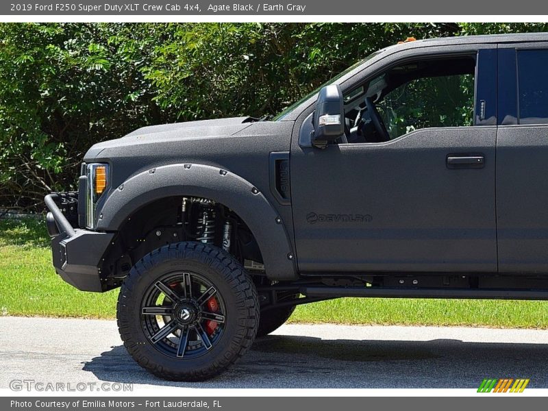Agate Black / Earth Gray 2019 Ford F250 Super Duty XLT Crew Cab 4x4