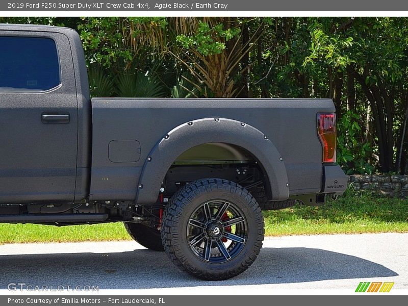 Agate Black / Earth Gray 2019 Ford F250 Super Duty XLT Crew Cab 4x4