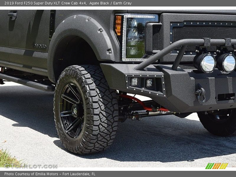Agate Black / Earth Gray 2019 Ford F250 Super Duty XLT Crew Cab 4x4