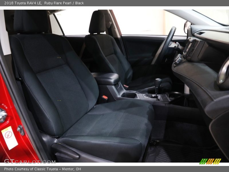 Ruby Flare Pearl / Black 2018 Toyota RAV4 LE