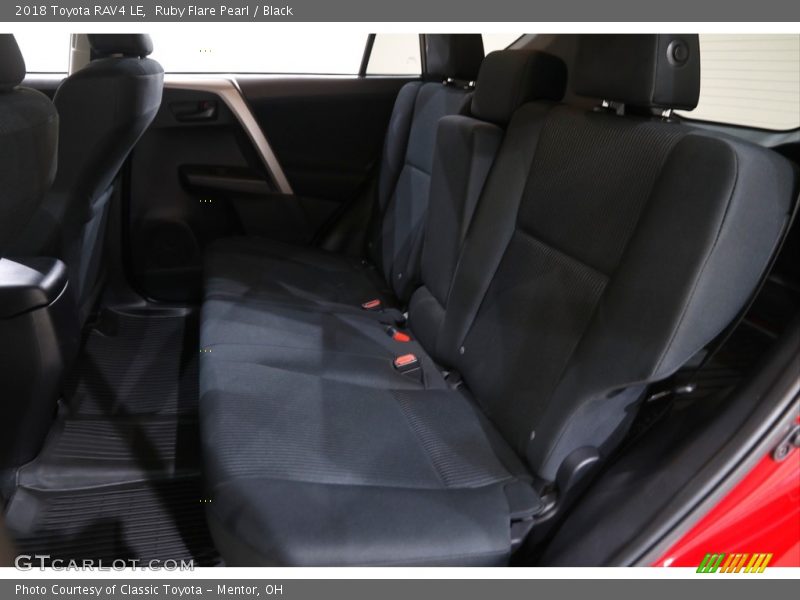 Ruby Flare Pearl / Black 2018 Toyota RAV4 LE
