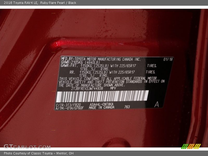 Ruby Flare Pearl / Black 2018 Toyota RAV4 LE