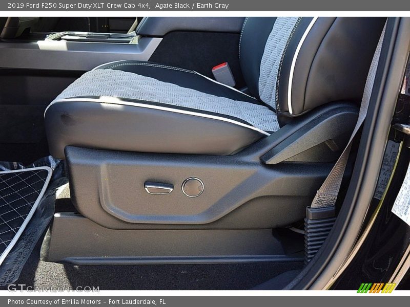 Agate Black / Earth Gray 2019 Ford F250 Super Duty XLT Crew Cab 4x4