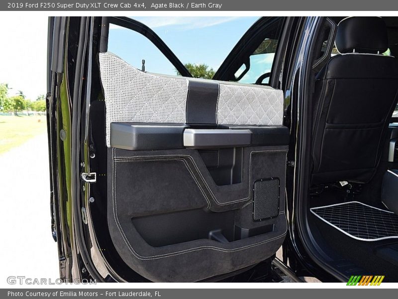 Agate Black / Earth Gray 2019 Ford F250 Super Duty XLT Crew Cab 4x4