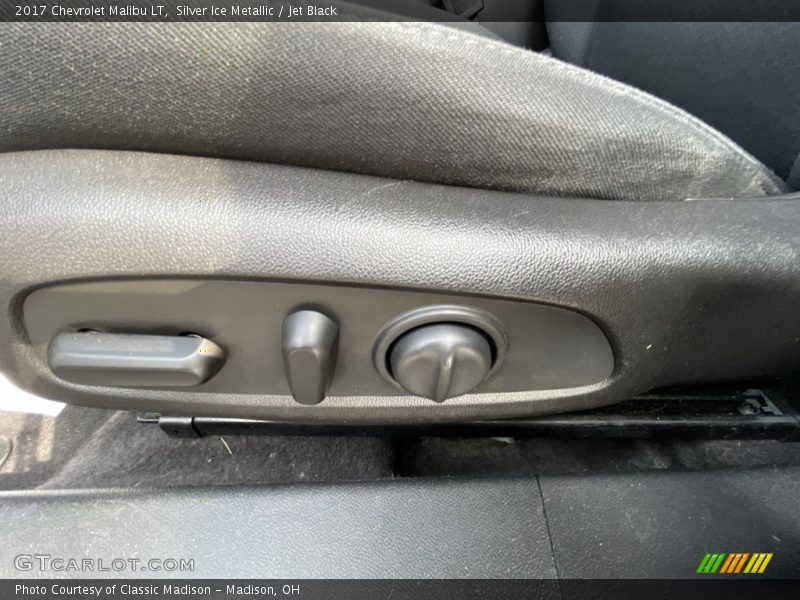 Silver Ice Metallic / Jet Black 2017 Chevrolet Malibu LT