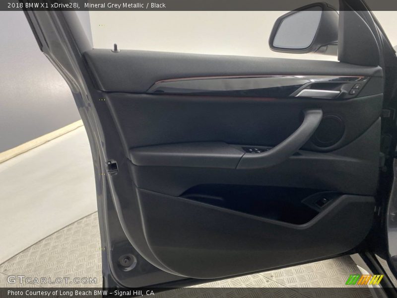 Mineral Grey Metallic / Black 2018 BMW X1 xDrive28i